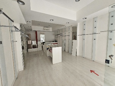 Foto Locale commerciale in Via Pietro Gori 32, Sarzana Trinità, Battifollo