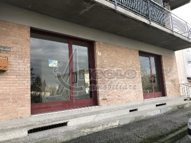 Foto Locale commerciale a Occhiobello Santa Maria Maddalena di 120 m²