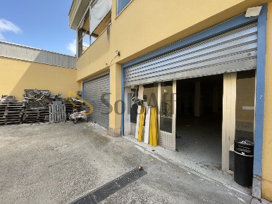 Foto Magazzino in via Nettunense, Anzio Stazione Lavinio di 400 m²