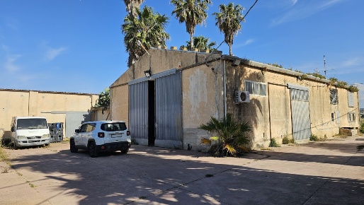Foto Magazzino in Via Ferro di Cavallo 94/1, Scicli di 630 m² con 10 locali