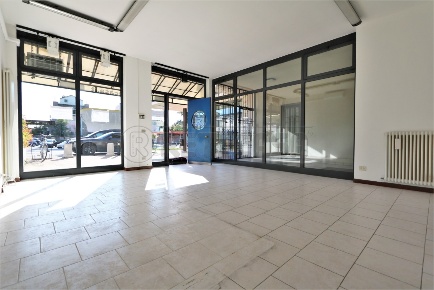 Foto Locale commerciale a Vicenza di 60 m² con 2 locali in vendita