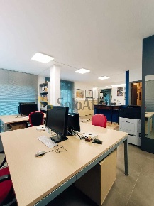 Foto Ufficio in Vicolo Madonnetta 1, Chieri Centro Storico di 75 m²