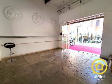 Foto Locale commerciale in Piazza Giovanni Amendola 16, Cesena di 50 m²