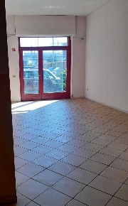 Foto Locale commerciale a Pistoia Vergine di 235 m² con 2 locali in affitto