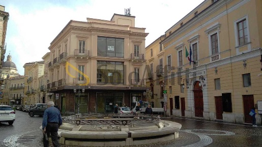 Foto Ufficio in Corso Marrucino, Chieti Chieti Città di 1000 m² in affitto