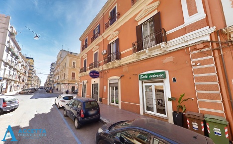 Foto Locale commerciale in Via Felice Cavallotti 54, Taranto Borgo di 83 m²