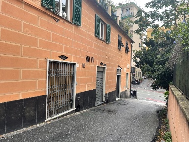 Foto Locale commerciale in Via Al Capo di Santa Chiara, Genova Sturla