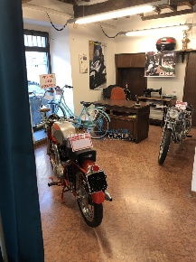 Foto Locale commerciale in Via Armando Angelini 8, Massa Centro di 130 m²
