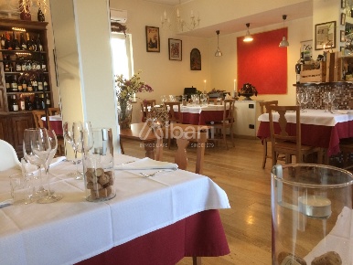 Foto Attività commerciale a Follo Piano Di Follo di 100 m² con 4 locali