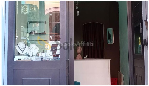 Foto Locale commerciale in Corso Canalchiaro, Modena Centro Storico