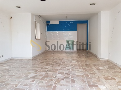 Foto Locale commerciale in Via Di Sotto, Pescara di 48 m² con 1 locali