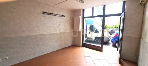 Foto Locale commerciale a Catania di 40 m² con 2 locali in vendita