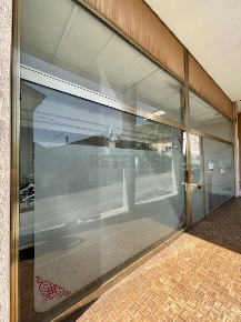 Foto Locale commerciale in Corso G. Matteotti 52, Montecchio Maggiore