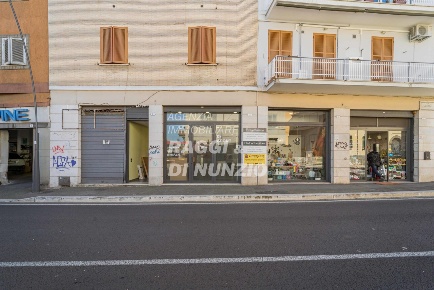 Foto Locale commerciale in V. Brigida Postorino 4, Frascati di 190 m²