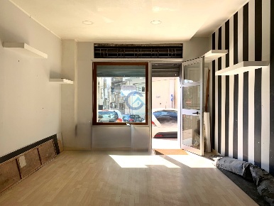 Foto Locale commerciale a Catanzaro Centro Storico di 70 m² con 2 locali