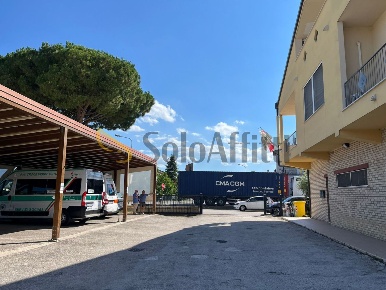 Foto Magazzino a Ostra Pianello di 110 m² con 2 locali in affitto