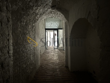 Foto Locale commerciale a Siena di 120 m² con 4 locali in affitto