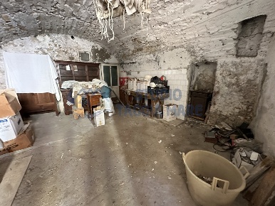 Foto Magazzino in PIAZZA G BATTISTA, Terzorio di 30 m² con 1 locali