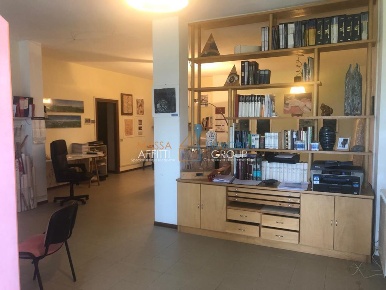 Foto Locale commerciale in Strada Statale 1 Via Aurelia 362, Massa di 84 m²