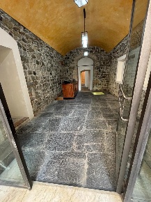 Foto Locale commerciale a Sarzana Centro di 77 m² in affitto