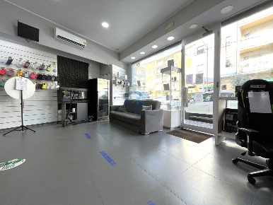 Foto Locale commerciale in Via Torrazzo 35, Catanzaro Catanzaro Lido