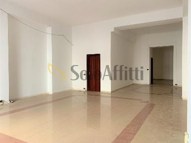 Foto Locale commerciale a Catanzaro Centro Storico di 130 m² con 2 locali