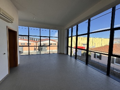 Foto Ufficio a Sarzana di 75 m² con 2 locali in vendita