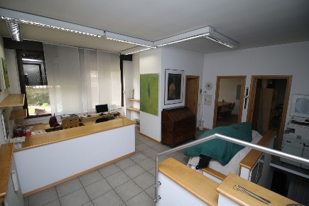 Foto Ufficio in Piazza Matteotti 13, Erba Centro di 191 m² con 7 locali