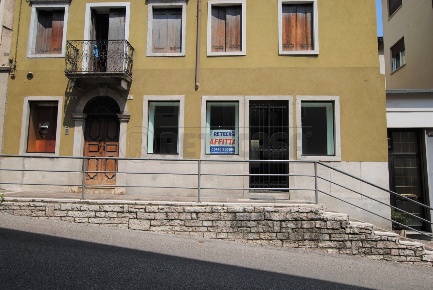 Foto Locale commerciale in via 4 novembre 11, Valdagno Centro di 60 m²