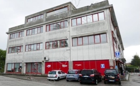 Foto Ufficio in VIA OTTONI 17, Matelica Centro di 450 m² con 17 locali