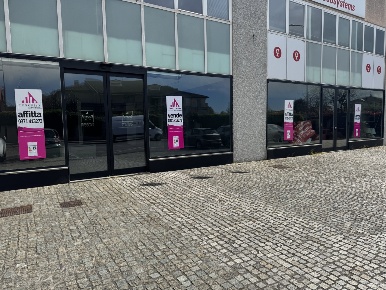 Foto Locale commerciale in Via Codognino 12, Cornegliano Laudense di 450 m²