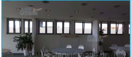 Foto Locale commerciale a Morciano di Romagna Centro di 450 m² con 3 locali