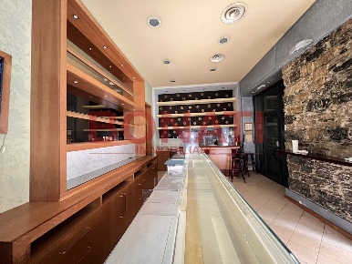 Foto Locale commerciale a La Spezia Centro Storico di 110 m² con 4 locali