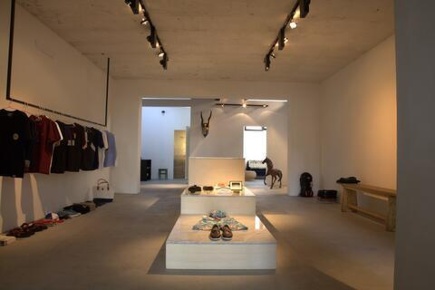 Foto Locale commerciale in Via Stradone di Camigliano, Capannori di 160 m²