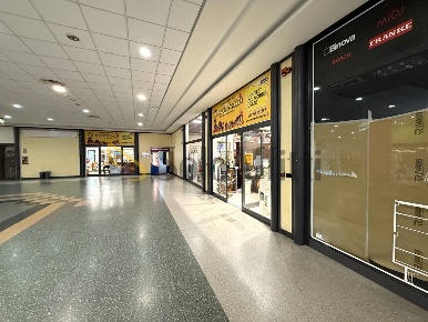 Foto Locale commerciale a Catanzaro Fortuna - Corvo di 115 m² con 2 locali