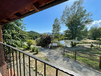 Foto Agriturismo a Licciana Nardi di 280 m² con 11 locali in vendita