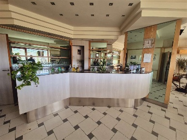 Foto Attività commerciale in via e chiesa 10, Carrara Centro di 200 m²