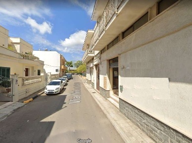 Foto Negozio in via U. Giordano 72, Tricase Centro di 160 m² con 1 locali