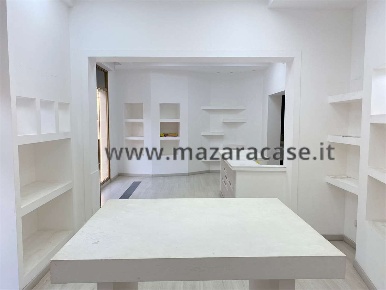 Foto Negozio a Mazara del Vallo di 90 m² con 2 locali in affitto