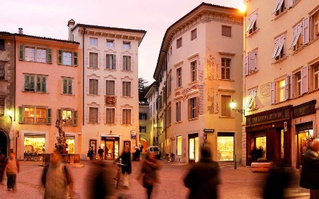 Foto Negozio in Piazza Damiano Chiesa, Rovereto Centro Storico, Santa Maria