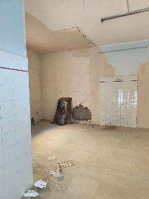 Foto Negozio in Piazza Mazzini 2, Mondragone di 60 m² con 1 locali