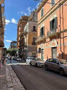 Foto Negozio in Via Palestro 15, Brindisi Centro Storico di 130 m²
