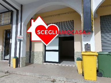 Foto Negozio a Squillace di 41 m² con 1 locali in vendita