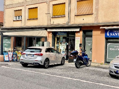 Foto Negozio in Via San Antonio 39, Annone di Brianza di 50 m² con 1 locali