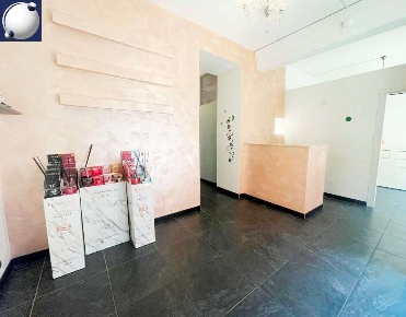 Foto Negozio in Via Trento e Trieste, Alzate Brianza Centro di 155 m²