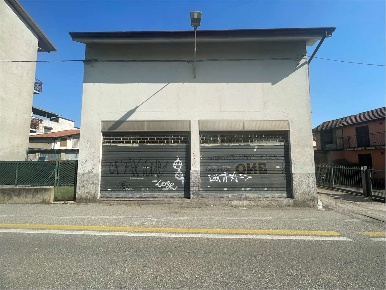 Foto Negozio in via verdi, Bulgarograsso di 120 m² con 3 locali in vendita