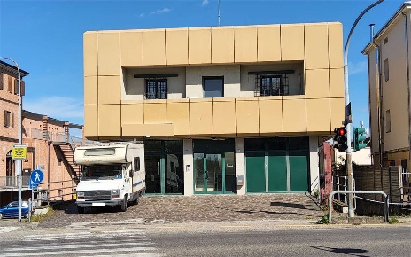Foto Negozio a San Prospero di 899 m² con 20 locali in vendita