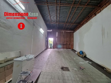 Foto Magazzino in abate minichini, Nola Centro di 308 m² con 3 locali