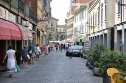 Foto Negozio in VIA SAN LORENZO, Alessandria Piazza della Libertà di 200 m²