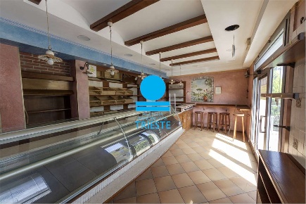 Foto Negozio a Pesaro di 200 m² con 4 locali in affitto